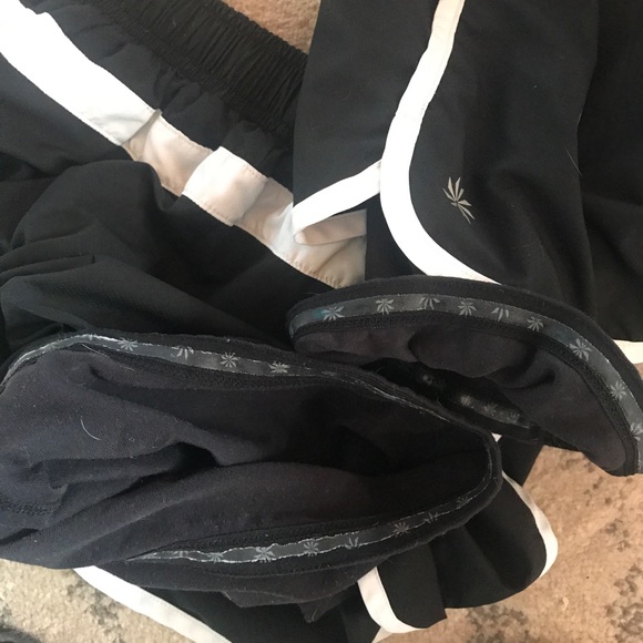 2/for 1 Athleta running shorts. Black and white - Picture 6 of 7